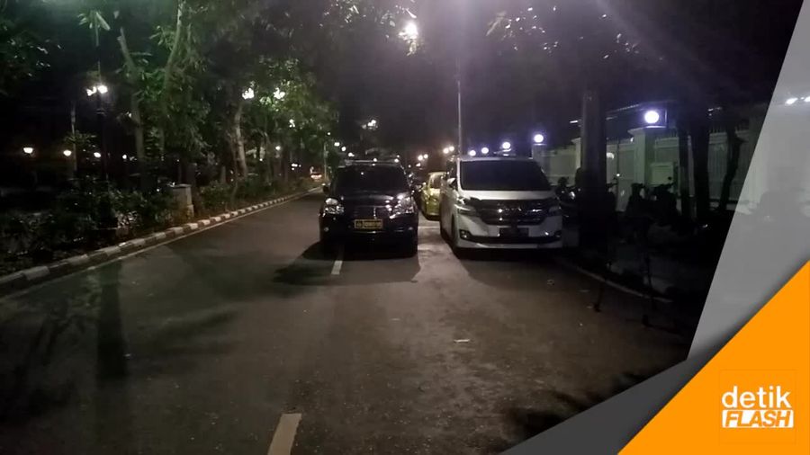 Di Balik Pertemuan Bukan Empat Mata Mega-Ahok