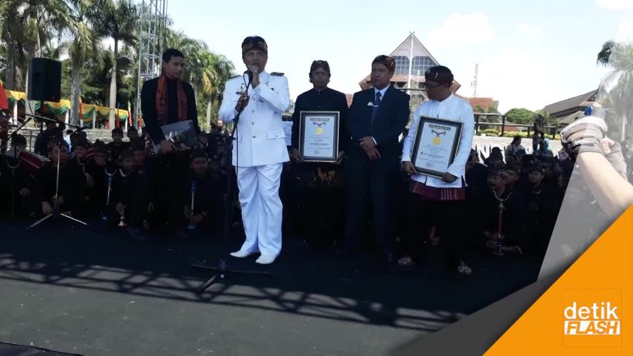 100 Peniup Tarompet Sunda Pecahkan Rekor MURI  