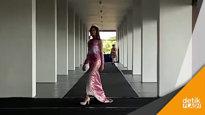 Perdana, Banyuwangi Gelar Festival Kebaya di Bandara