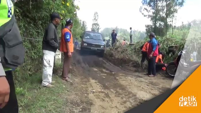 Long Weekend, Jalan Menuju Wisata Gunung Bromo Diterpa Longsor