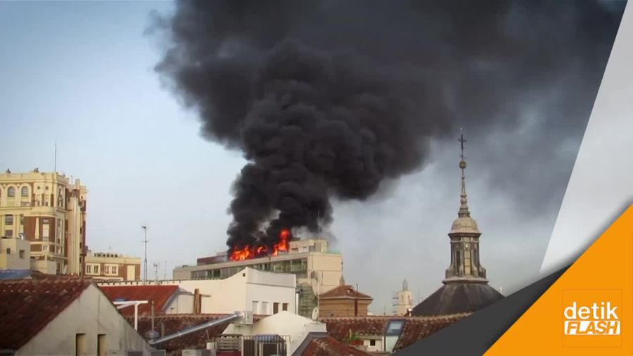 Api Berkobar di Atap Hotel Mewah di Spanyol