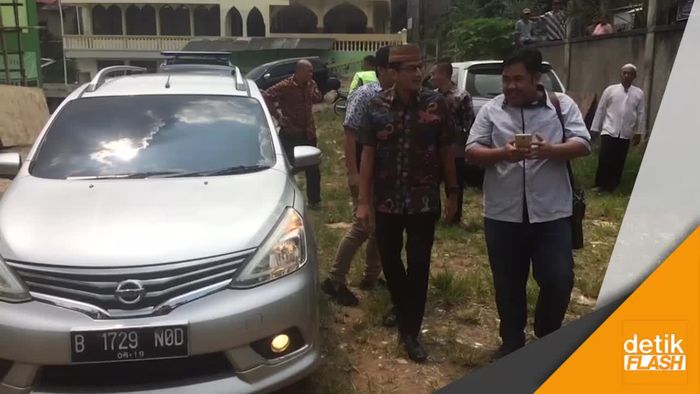 Sandi Akan Tetap Salat Jumat Keliling