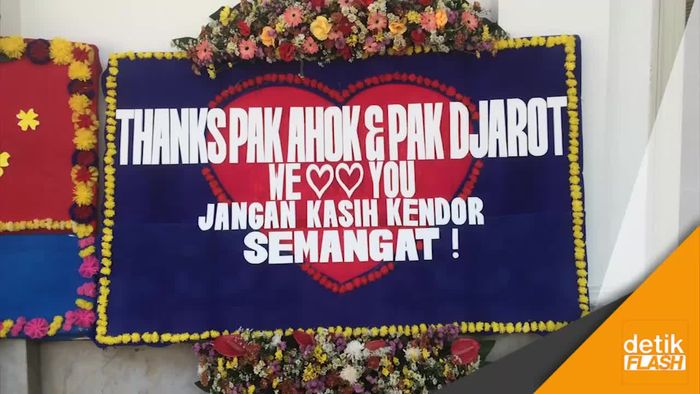 Karangan Bunga Terima Kasih Ahok-Djarot Hiasi Balai Kota