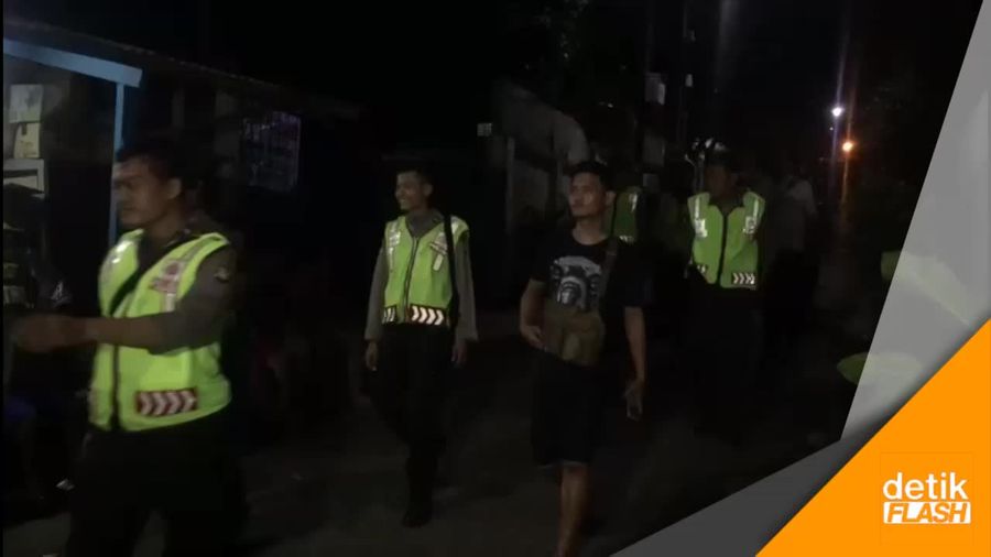 Polisi Amankan Puluhan Senjata Tajam di Lokasi Tawuran Cawang