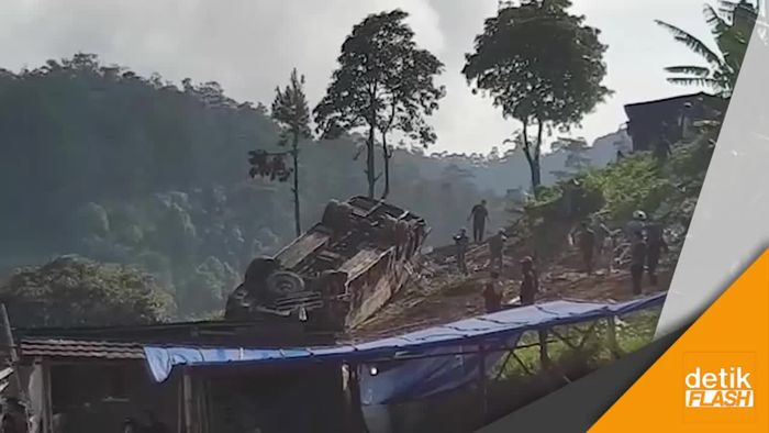 Saksi: Rem Bus Melaju di Tengah Kondisi Macet