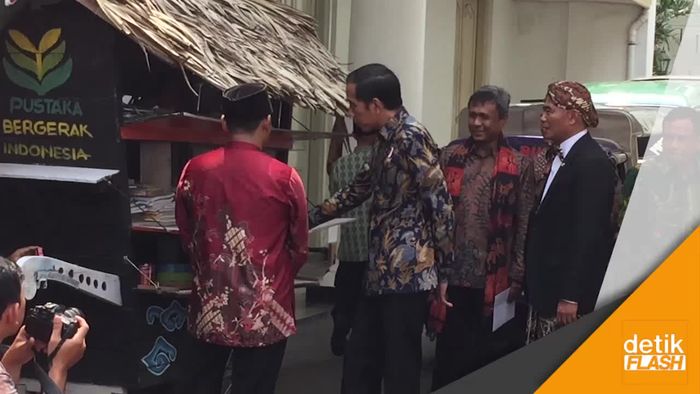 Angkot Hingga Bemo Parkir di Istana Presiden