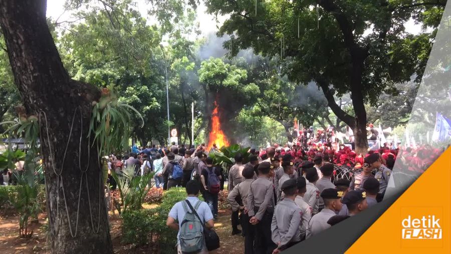Karangan Bunga Dibakar, Ahok: Sayang, Itu Rejeki Pasukan Oranye