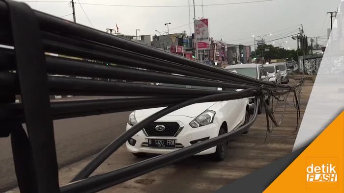 Melongok Kabel-kabel Semrawut di Margonda