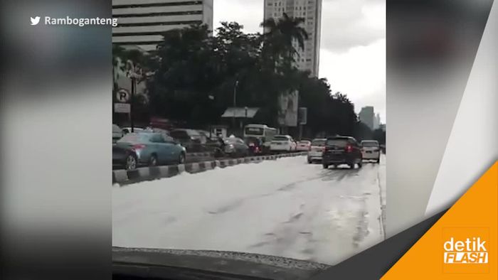 Heboh Salju Turun di Jakarta