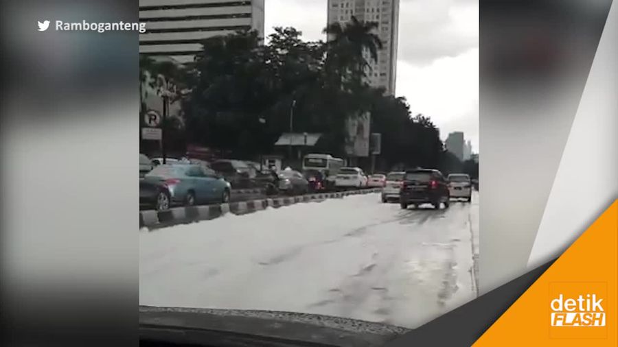 Heboh Salju Turun di Jakarta