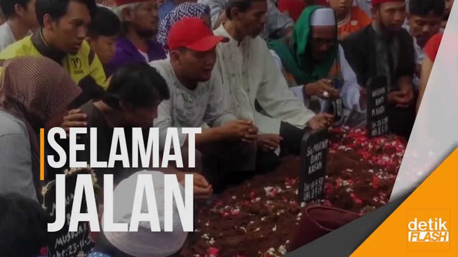 Duka Iringi Pemakaman Korban Kebakaran Cipinang Pulo