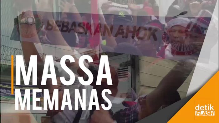 Tegang! Massa Pro Ahok Mulai Gempur Cipinang