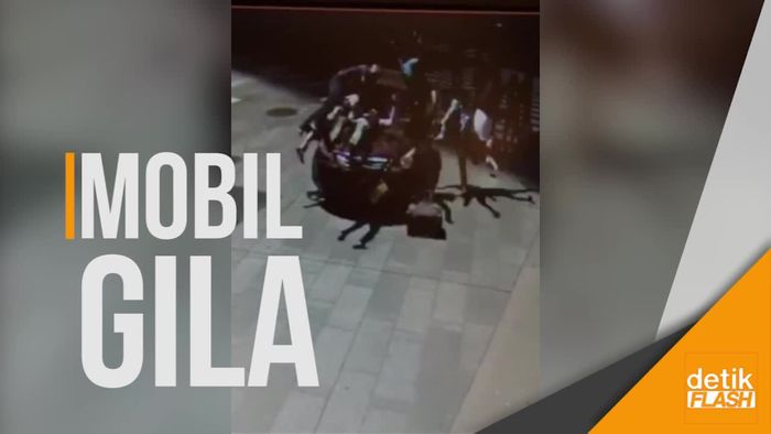Mobil Hantam Pejalan Kaki Times Square, New York