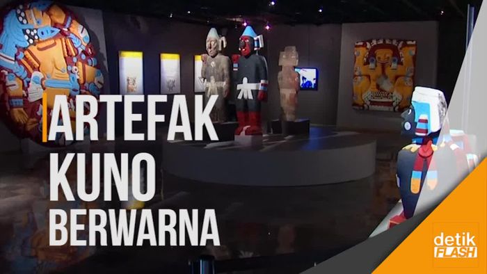 Melihat Artefak Berwarna Milik Suku Aztec 