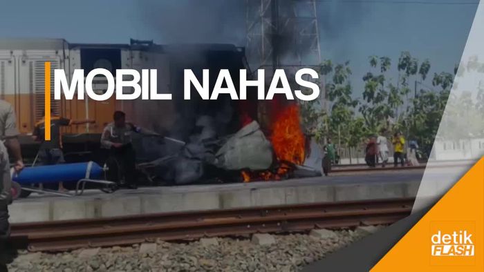 Mobil Tertabrak Kereta Api, 4 Tewas