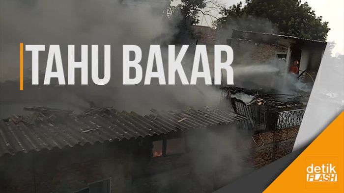 Kebakaran Lahap Pabrik Tahu di Mampang Prapatan