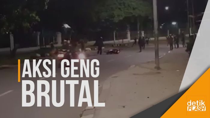 Video Remaja Serang Pemotor di Jagakarsa