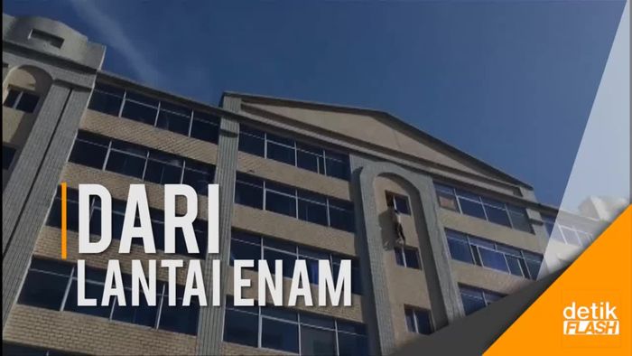 Aksi Penyelamatan Usaha Bunuh Diri Saat Loncat dari Gedung