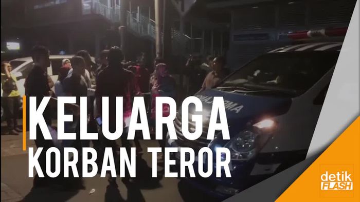 Keluarga Korban Bom Kampung Melayu Tiba di Rumah Sakit