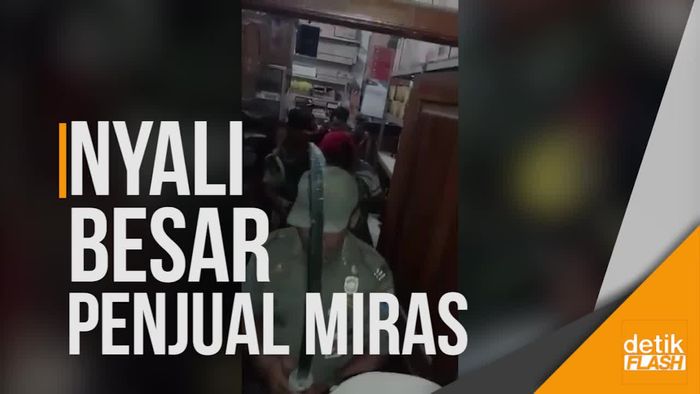 Dirazia Satpol PP, Pemilik Toko Miras Keluarkan Pedang