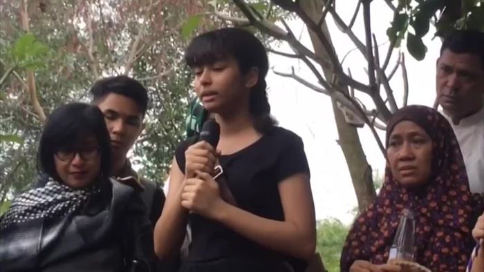 Yana Zein Akhirnya Dimakamkan