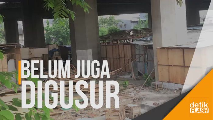 Masih Banyak Rumah Bedeng di Kolong Tol, Kapan Digusur?