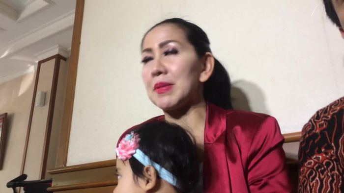Venna Melinda Urus Hak Asuh Anak Angkatnya 