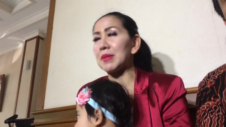 Venna Melinda Urus Hak Asuh Anak Angkatnya 