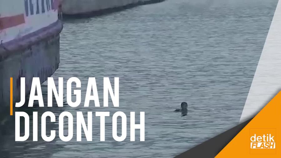 Aksi Berbahaya Anak Koin di Merak