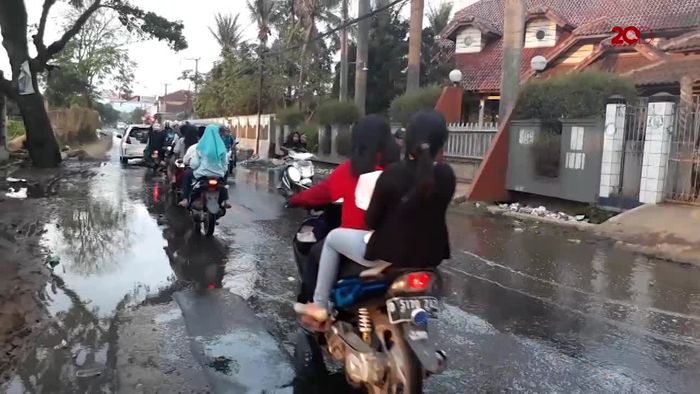 Pengguna Jalan Keluhkan dan Hindari Genangan Air Lindi