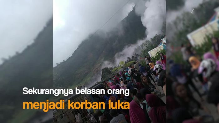 Kawah Sileri di Dieng Meletus