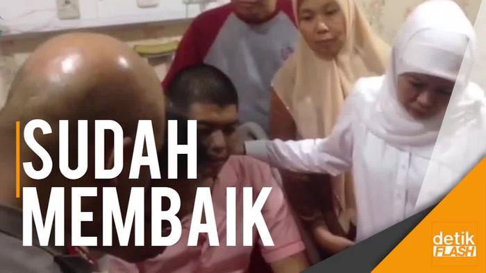 Mensos ke RS Polri Kramat Jati Jenguk 2 Polisi Korban Penikaman