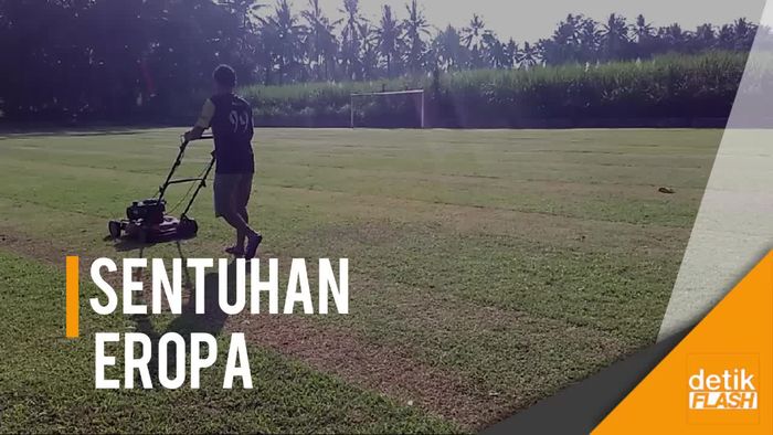 Heboh Lapangan Bola di Desa Blitar Bercita Rasa Eropa