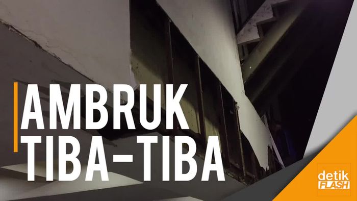 Plafon di Blok B Pasar Tanah Abang Ambruk