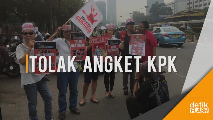 Ikatan Alumni UI Cs Gelar Aksi Dukung KPK di Gedung DPR