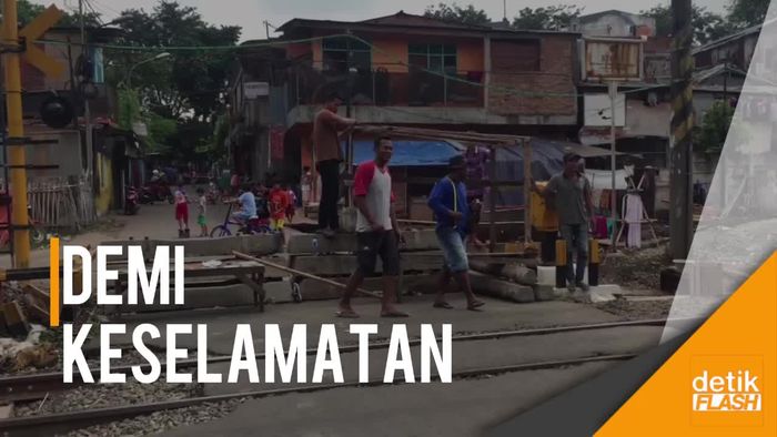 Perlintasan Kereta Api Kebon Singkong Ditutup