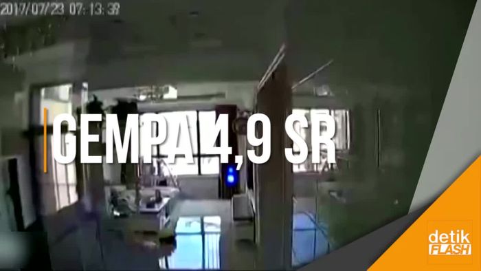 Rekaman CCTV Gempa Bumi 4,9 SR di China