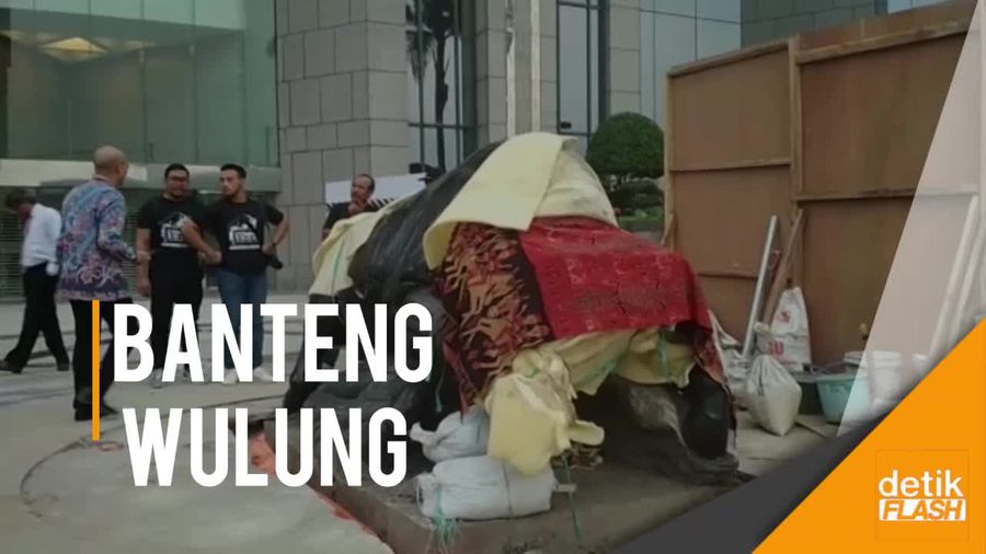 Patung Banteng Mejeng di BEI