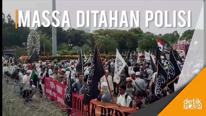 Massa Aksi 287 Ditahan Polisi di Patung Kuda