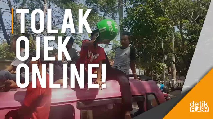 Demo Driver Ojek Pangkalan dan Sopir Angkot Berujung Anarki