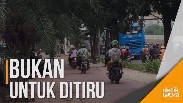 Bulan Tertib Trotoar, Tapi Jangan Ditiru ini