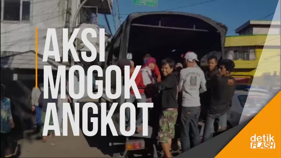 Angkot Mogok, Polisi Turun Tangan Angkut Penumpang