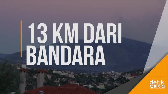 Petugas Pemadam Berjibaku saat Kebakaran Besar di Yunani