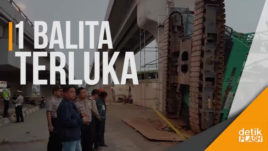 Crane Jatuh Hancurkan Rumah Warga, 3 Orang Luka