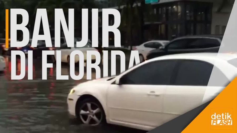 Jalan-jalan di Kota Miami Beach Tergenang Air