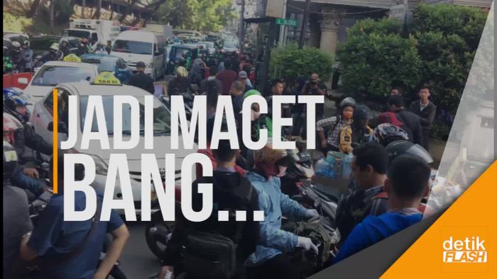Kelakuan Abang Ojek Online di Stasiun Sudirman