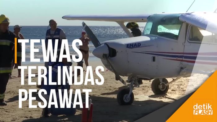 Dua Tewas Terlindas Pesawat di Pantai Portugal