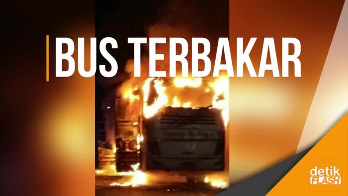 Dahsyat! Kobaran Api Hanguskan Bus Sugeng Rahayu