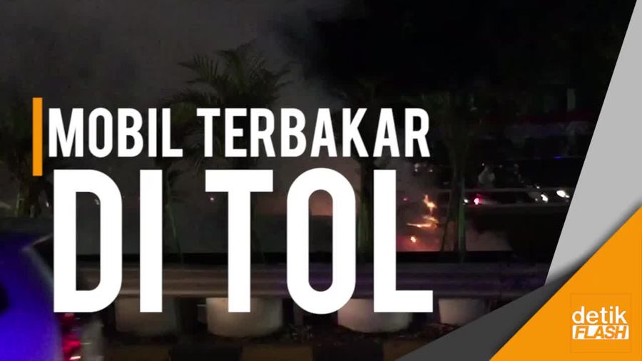 Mobil Terbakar di Tol Dalam Kota Cawang