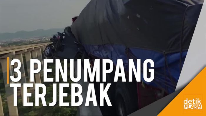 Evakuasi Korban Kecelakaan di Jembatan Setinggi 50 Meter